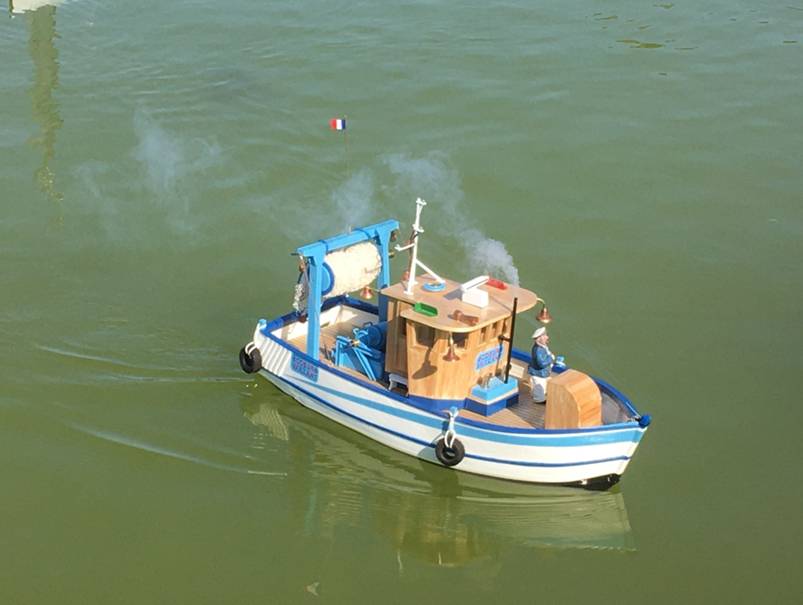 club nautique du luco jardin du Luxembourg Paris pond boat