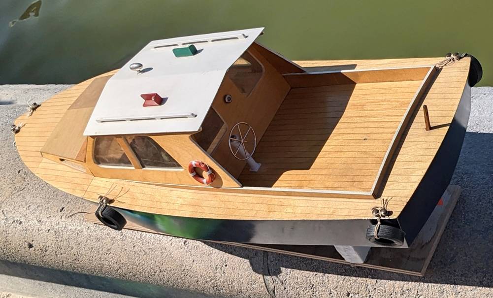 club nautique du luco jardin du Luxembourg Paris pond boat