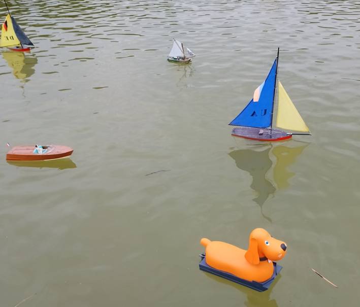 club nautique du luco jardin du Luxembourg Paris pond boat