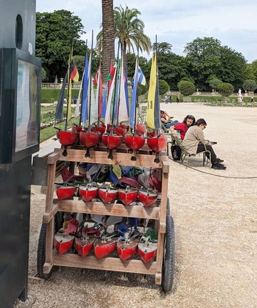 club nautique du luco jardin du Luxembourg Paris pond boat