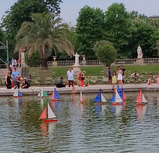 club nautique du luco jardin du Luxembourg Paris pond boat