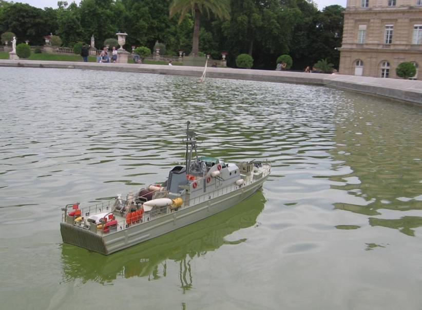 club nautique du luco jardin du Luxembourg Paris pond boat