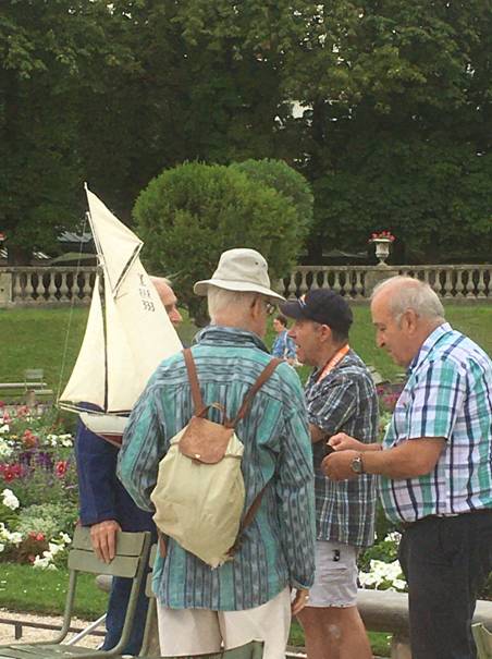 club nautique du luco jardin du Luxembourg Paris pond boat