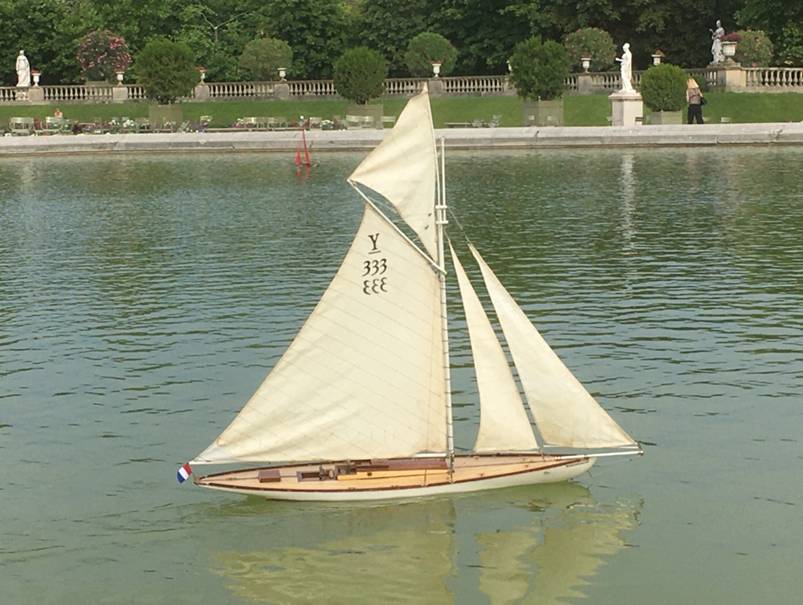 club nautique du luco jardin du Luxembourg Paris pond boat