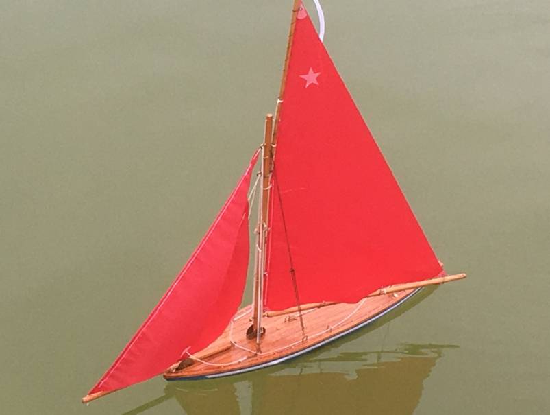 club nautique du luco jardin du Luxembourg Paris pond boat