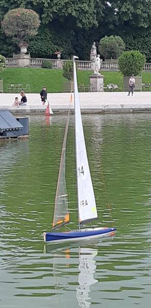 club nautique du luco jardin du Luxembourg Paris pond boat