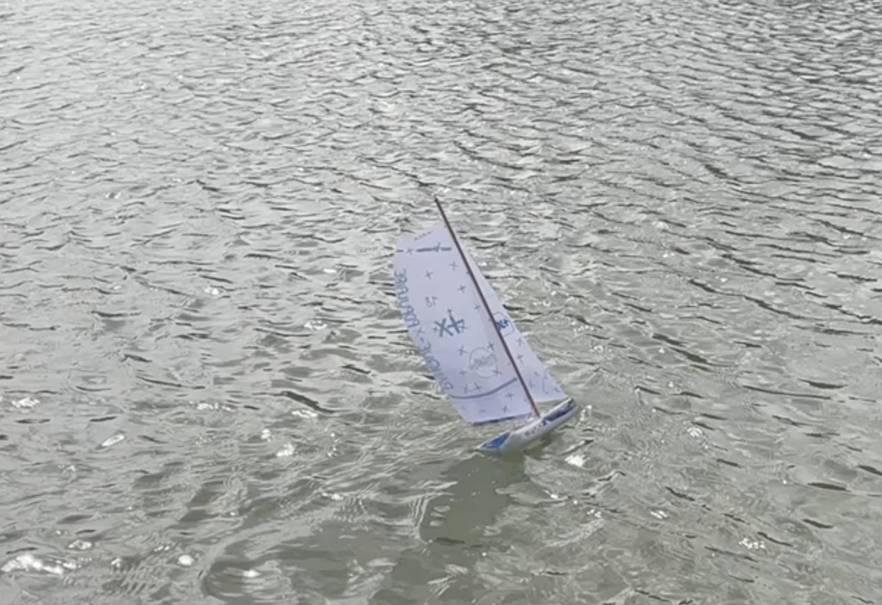 club nautique du luco jardin du Luxembourg Paris pond boat