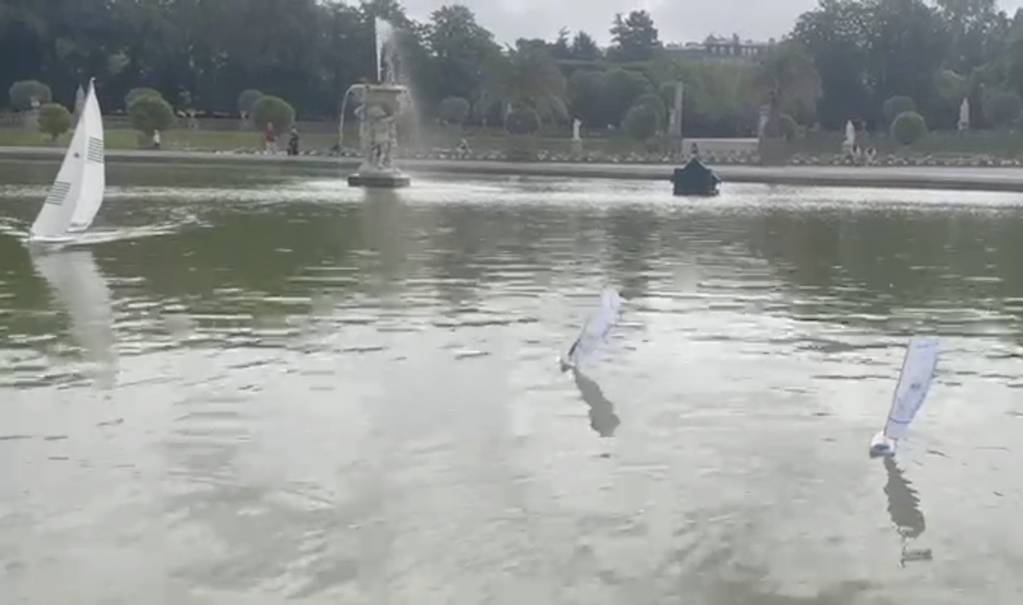 club nautique du luco jardin du Luxembourg Paris pond boat