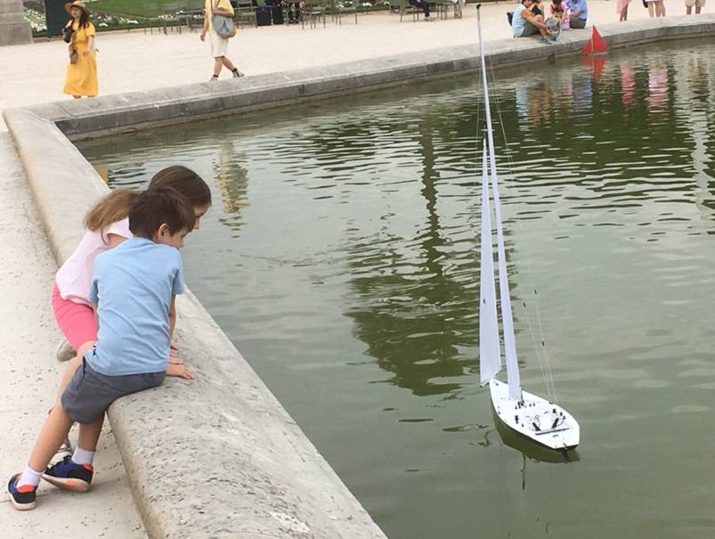 club nautique du luco jardin du Luxembourg Paris pond boat