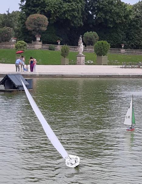 club nautique du luco jardin du Luxembourg Paris pond boat