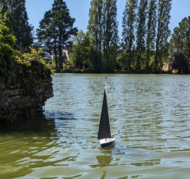 club nautique du luco jardin du Luxembourg Paris pond boat