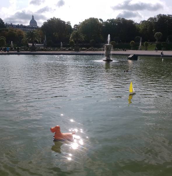 club nautique du luco jardin du Luxembourg Paris pond boat