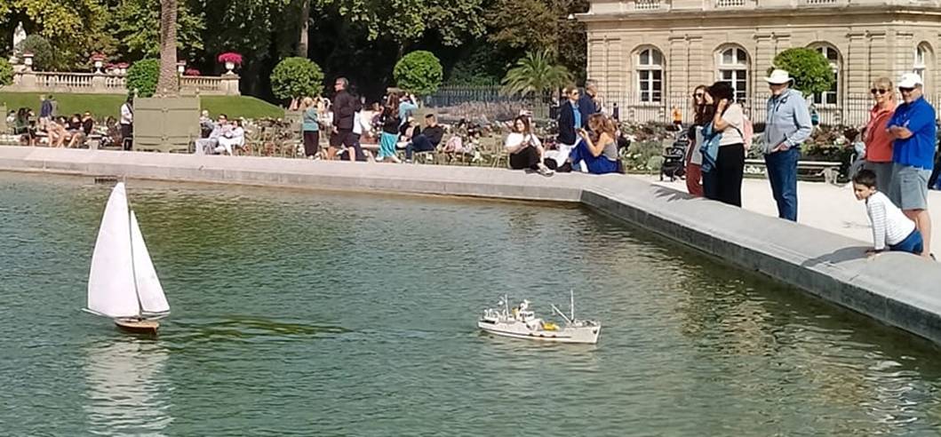 club nautique du luco jardin du Luxembourg Paris pond boat