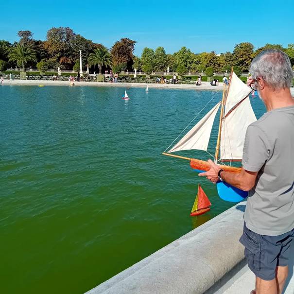 club nautique du luco jardin du Luxembourg Paris pond boat