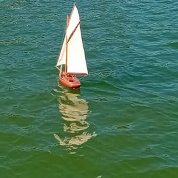 club nautique du luco jardin du Luxembourg Paris pond boat