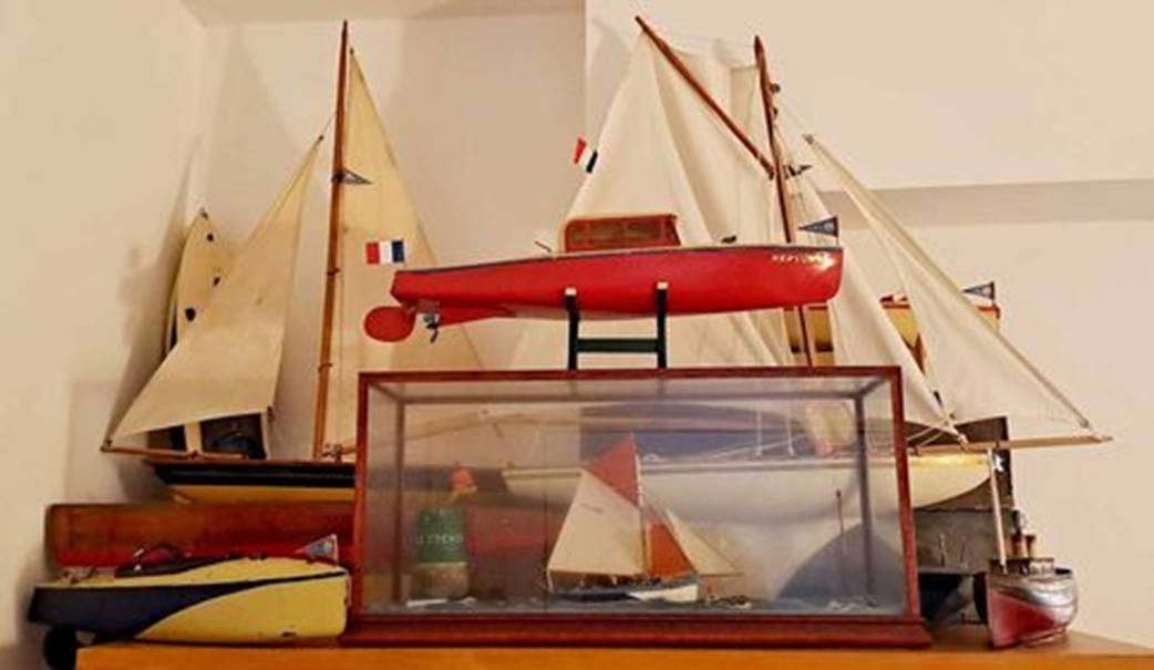club nautique du luco jardin du Luxembourg Paris pond boat