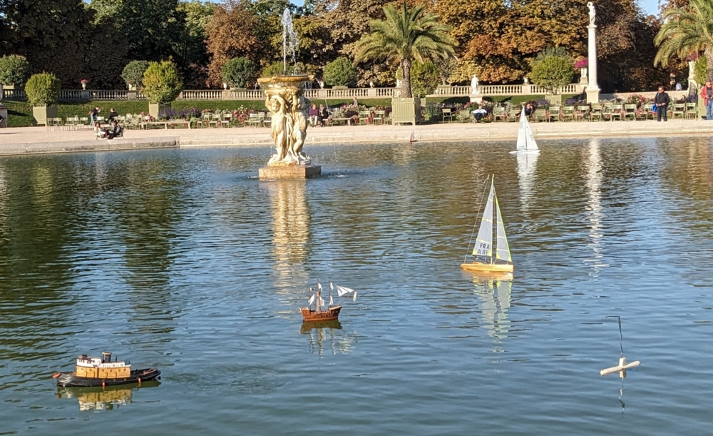 club nautique du luco jardin du Luxembourg Paris pond boat