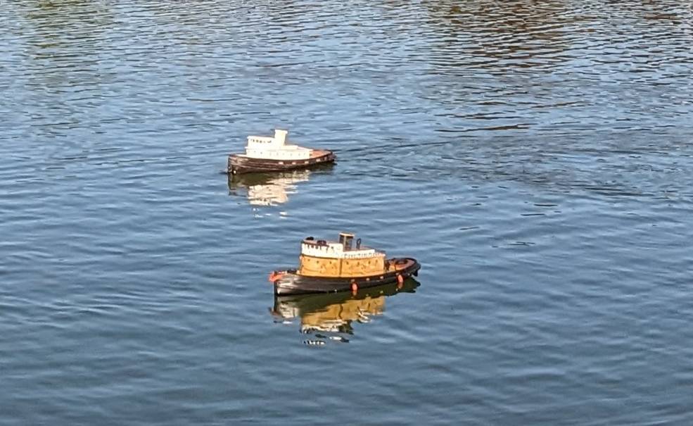club nautique du luco jardin du Luxembourg Paris pond boat