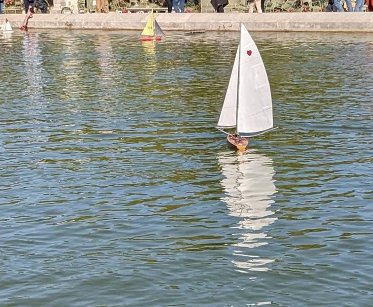 club nautique du luco jardin du Luxembourg Paris pond boat