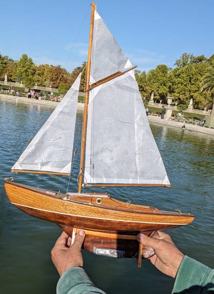 club nautique du luco jardin du Luxembourg Paris pond boat