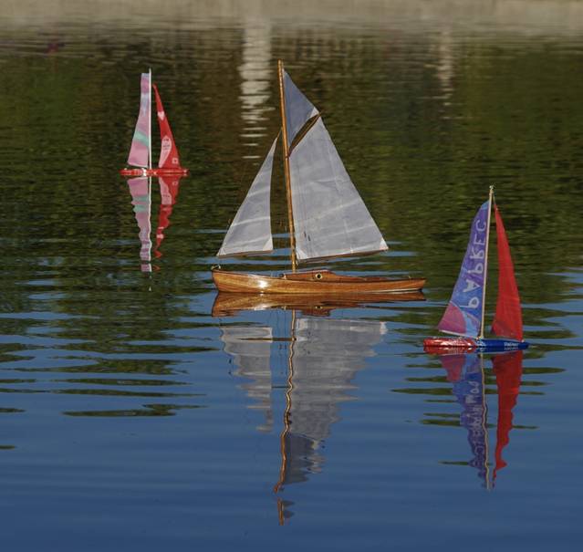club nautique du luco jardin du Luxembourg Paris pond boat