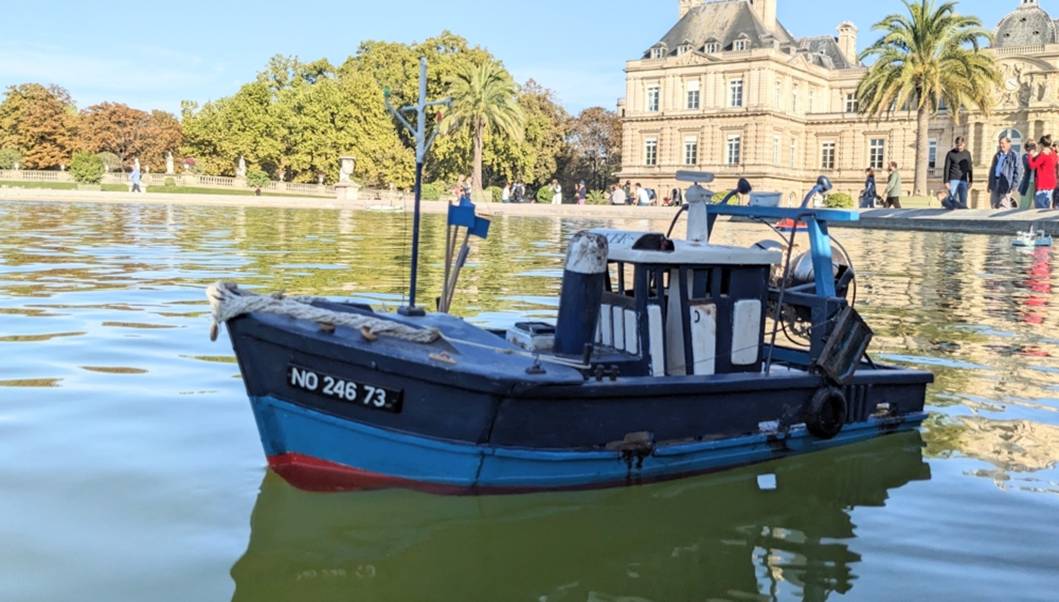 club nautique du luco jardin du Luxembourg Paris pond boat