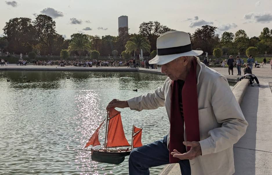 club nautique du luco jardin du Luxembourg Paris pond boat