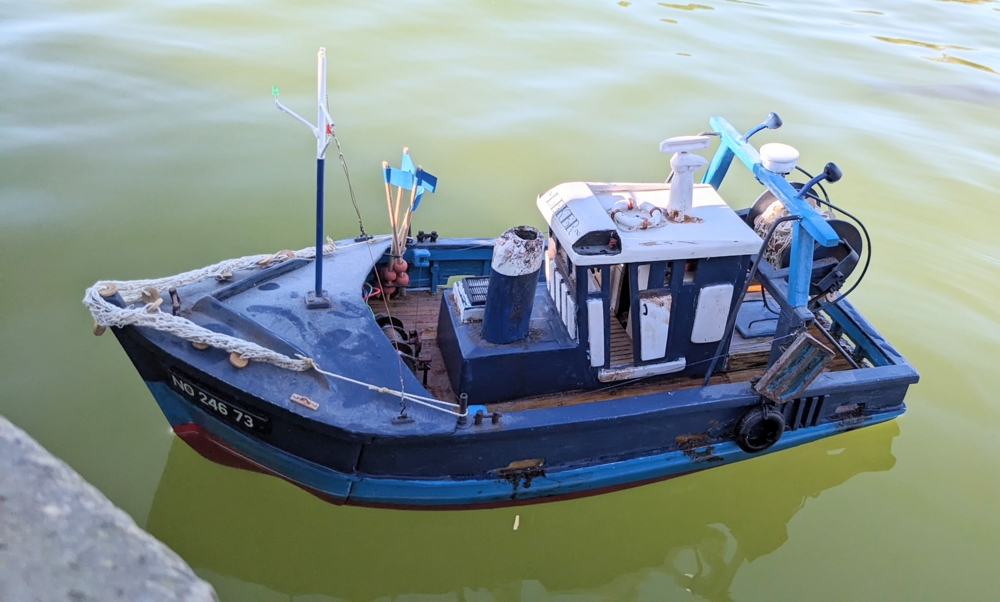 club nautique du luco jardin du Luxembourg Paris pond boat