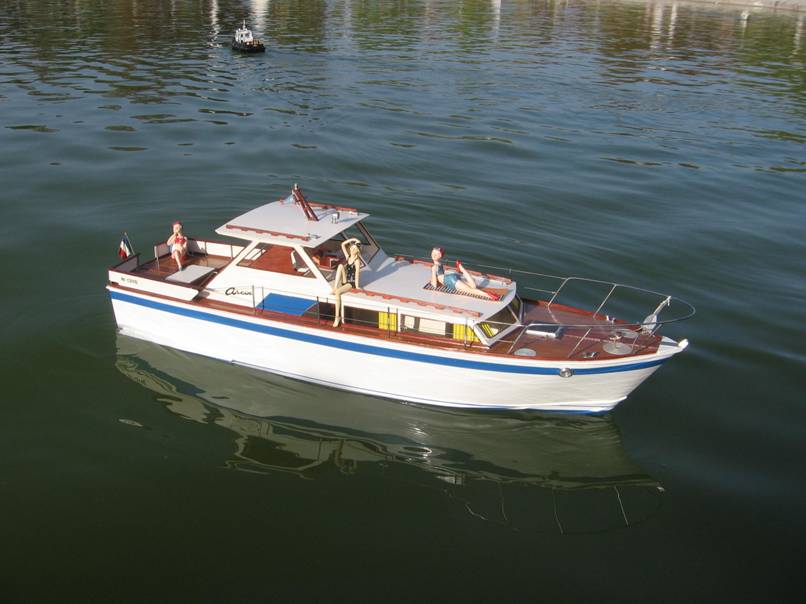 club nautique du luco jardin du Luxembourg Paris pond boat