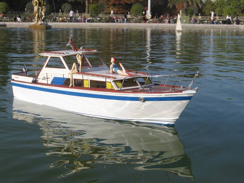 club nautique du luco jardin du Luxembourg Paris pond boat