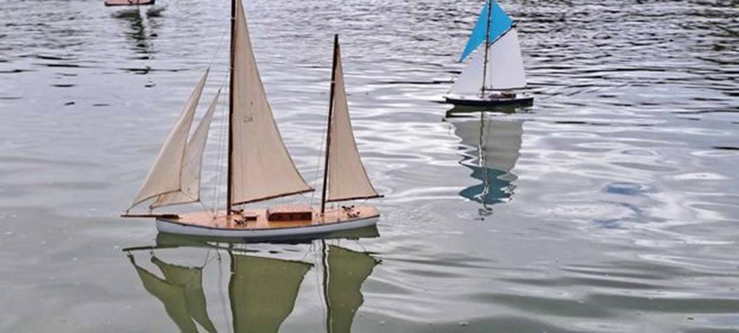 club nautique du luco jardin du Luxembourg Paris pond boat