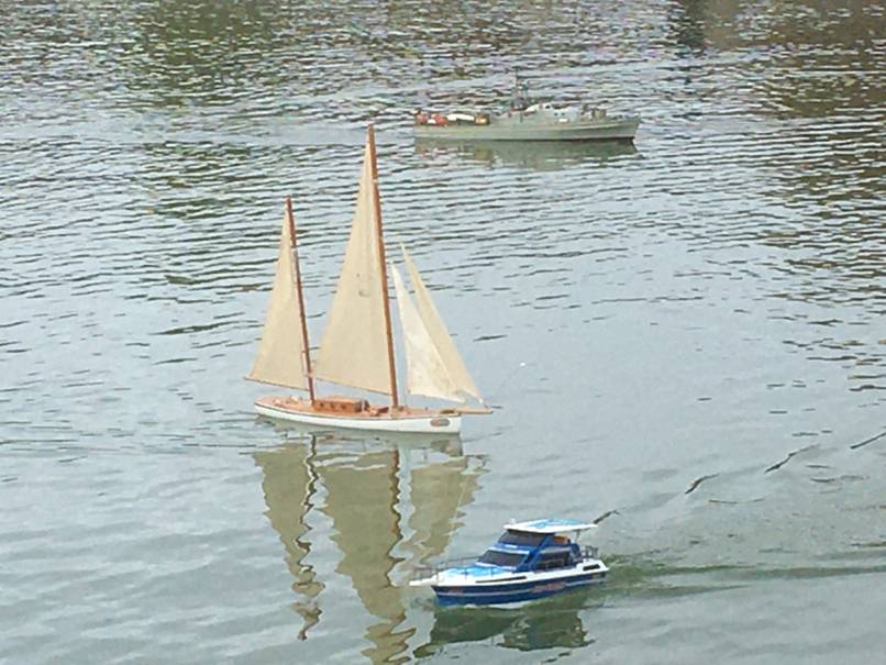 club nautique du luco jardin du Luxembourg Paris pond boat