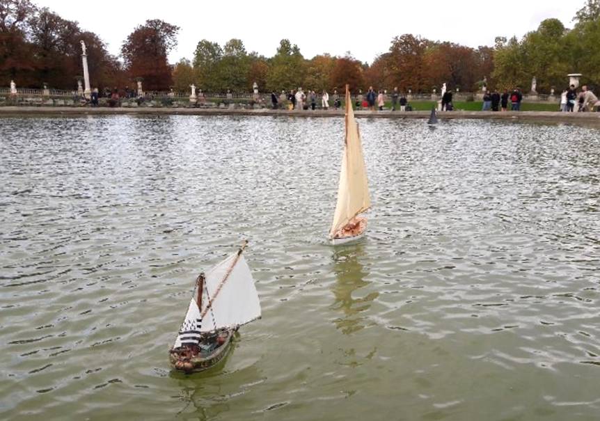 club nautique du luco jardin du Luxembourg Paris pond boat