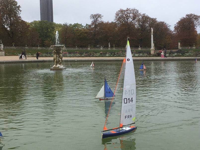 club nautique du luco jardin du Luxembourg Paris pond boat