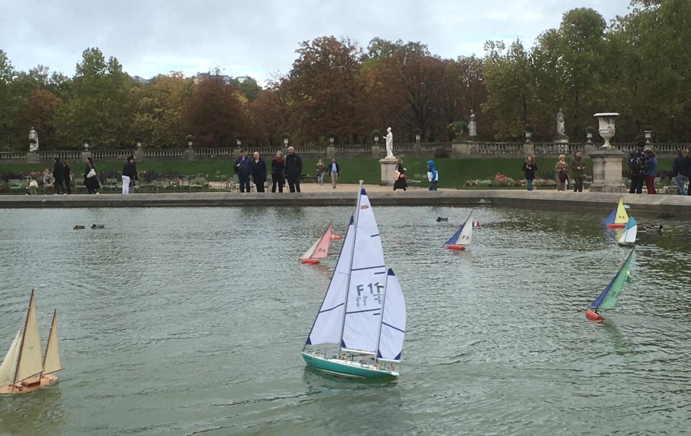 club nautique du luco jardin du Luxembourg Paris pond boat