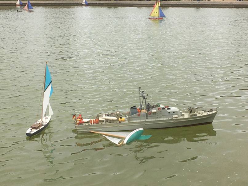 club nautique du luco jardin du Luxembourg Paris pond boat