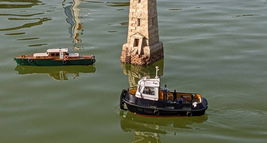 club nautique du luco jardin du Luxembourg Paris pond boat
