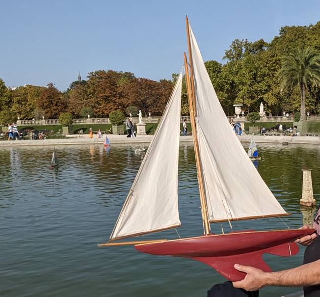 club nautique du luco jardin du Luxembourg Paris pond boat