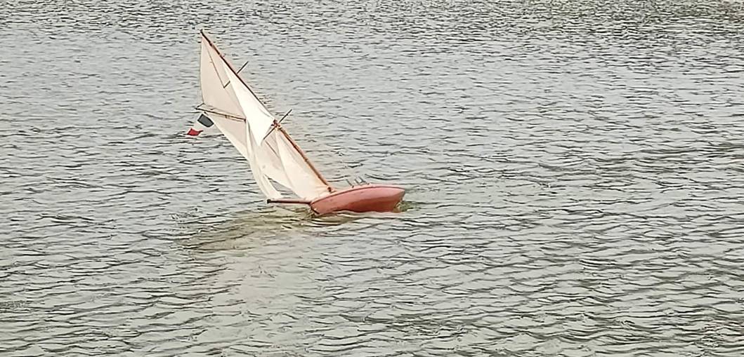 club nautique du luco jardin du Luxembourg Paris pond boat