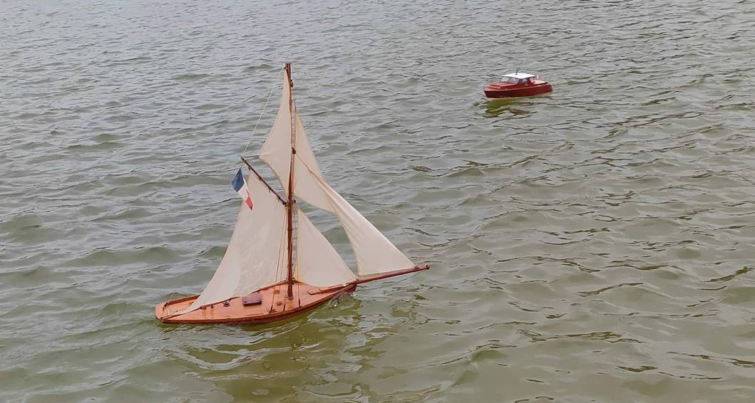 club nautique du luco jardin du Luxembourg Paris pond boat