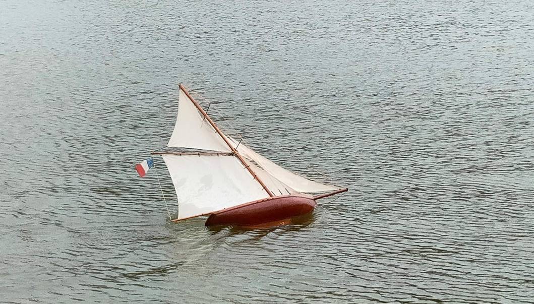 club nautique du luco jardin du Luxembourg Paris pond boat