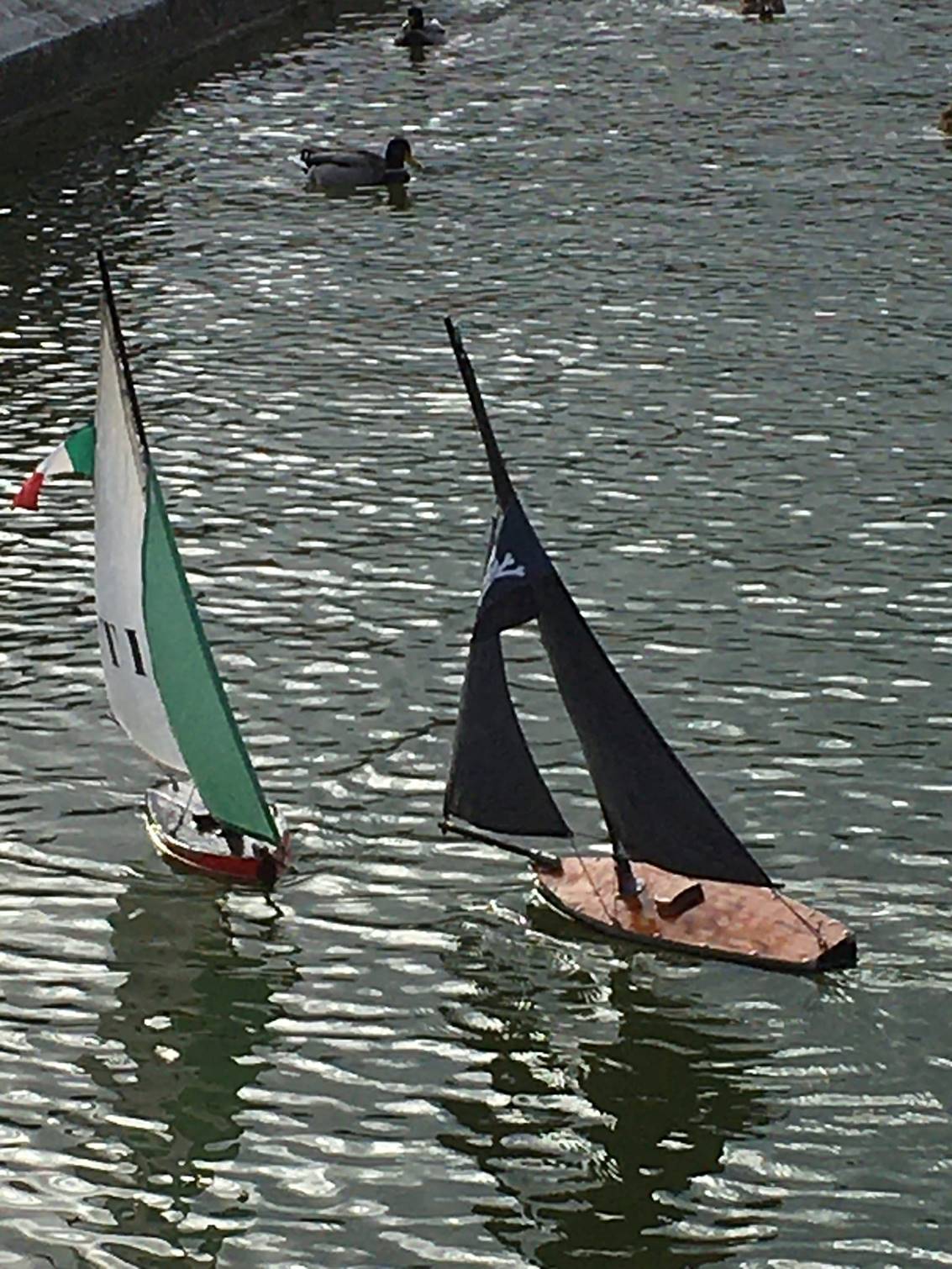club nautique du luco jardin du Luxembourg Paris pond boat