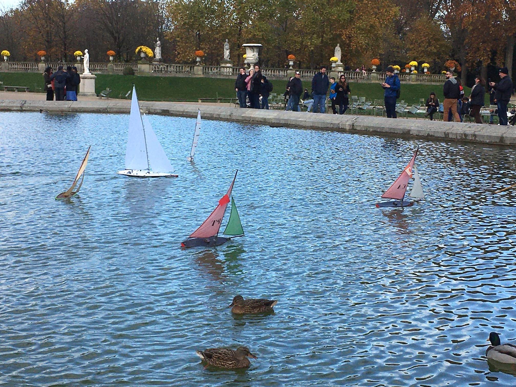club nautique du luco jardin du Luxembourg Paris pond boat