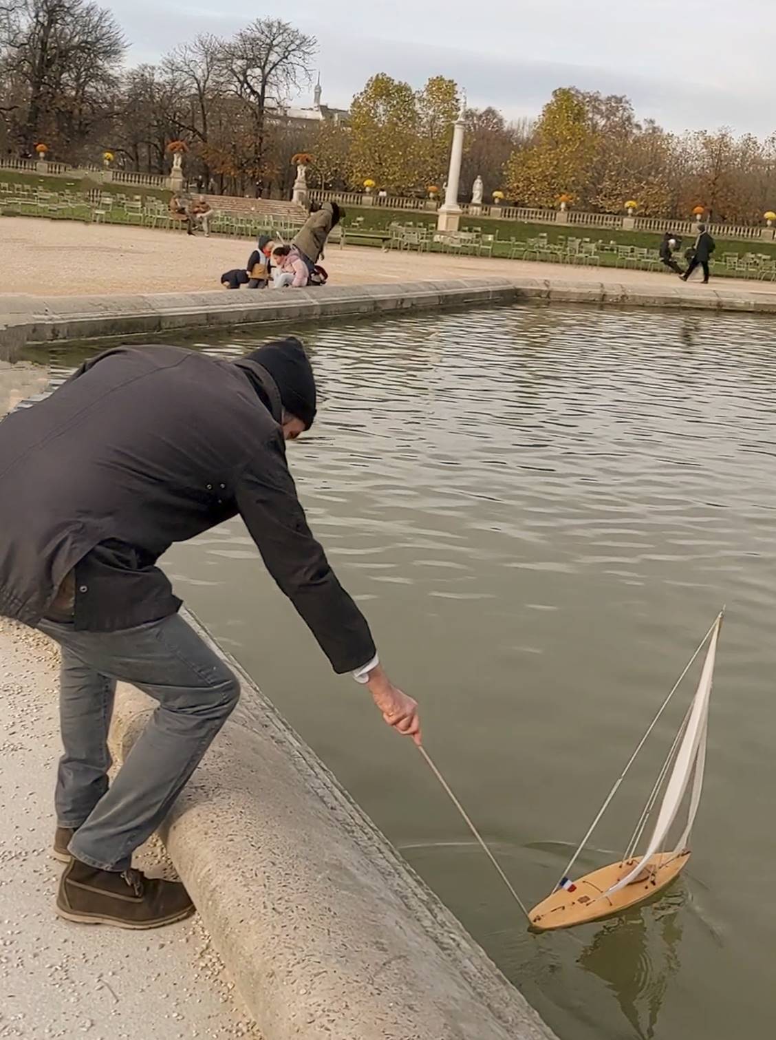 club nautique du luco jardin du Luxembourg Paris pond boat