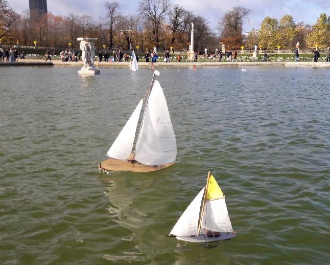 club nautique du luco jardin du Luxembourg Paris pond boat