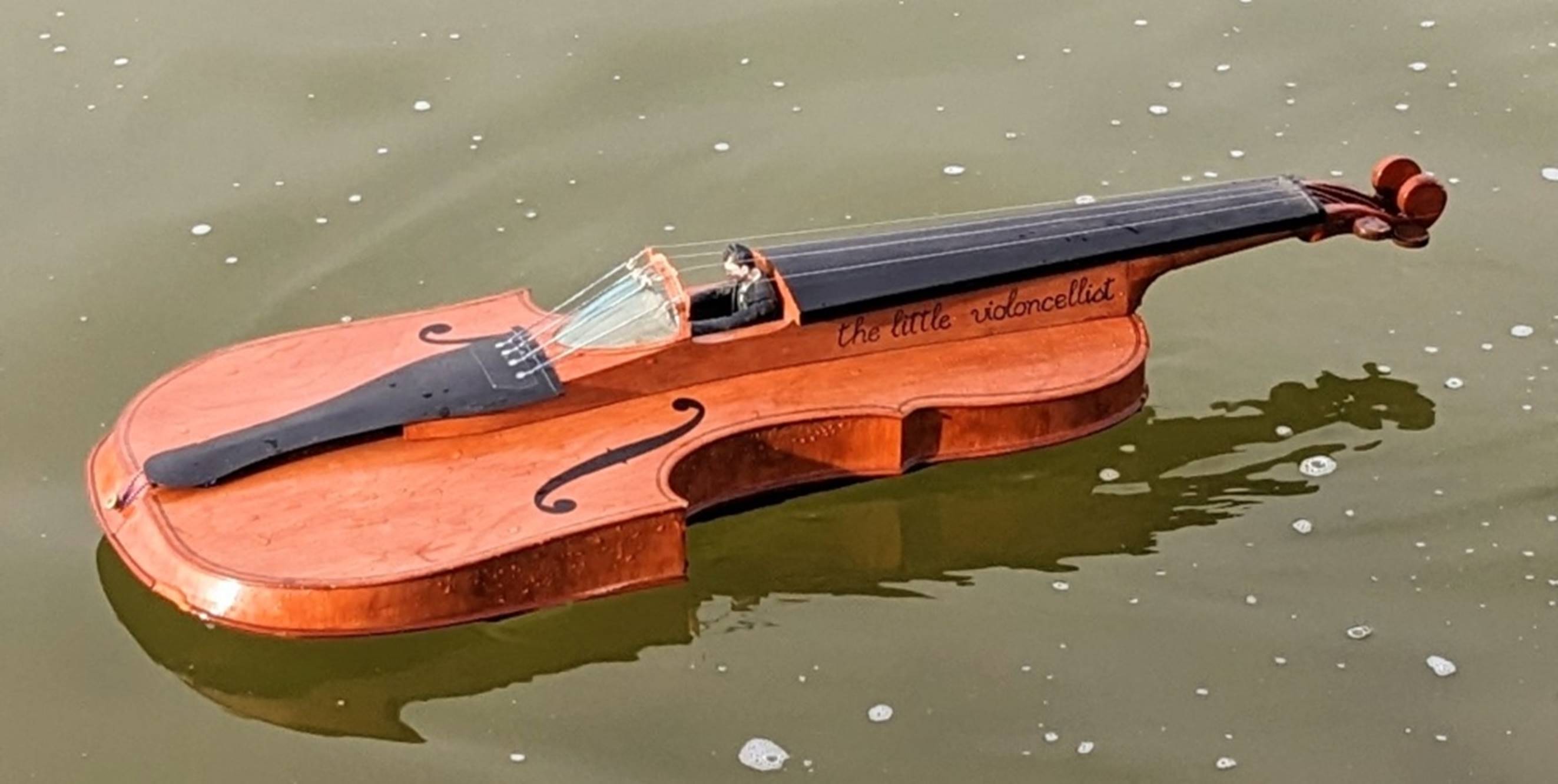 club nautique du luco jardin du Luxembourg Paris pond boat