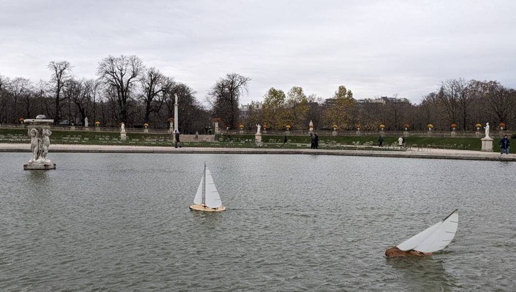 club nautique du luco jardin du Luxembourg Paris pond boat