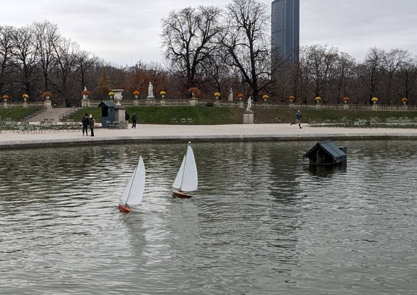 club nautique du luco jardin du Luxembourg Paris pond boat