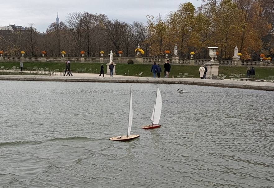 club nautique du luco jardin du Luxembourg Paris pond boat