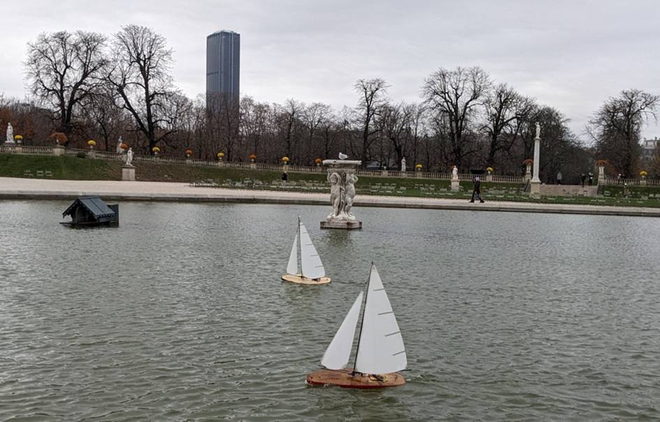 club nautique du luco jardin du Luxembourg Paris pond boat
